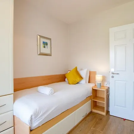 4 Bed Besides Campus - Sleeps 5 Apartamento Limerick Junction