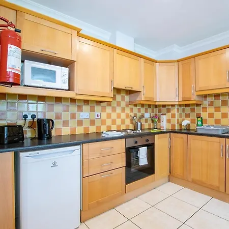 4 Bed Besides Campus - Sleeps 5 *