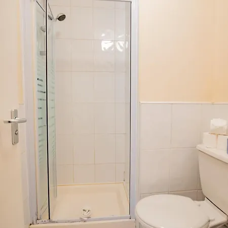 4 Bed Besides Campus - Sleeps 5 *