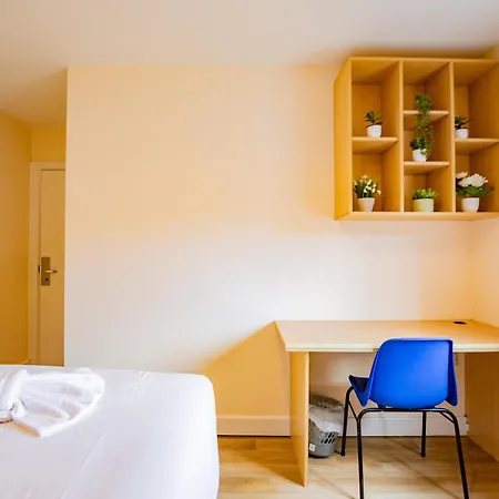 4 Bed Besides Campus - Sleeps 5 *
