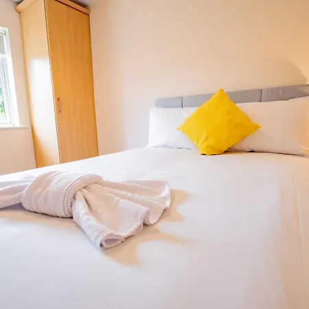 4 Bed Besides Campus - Sleeps 5