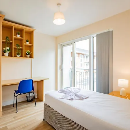 4 Bed Besides Campus - Sleeps 5 * Limerick Junction