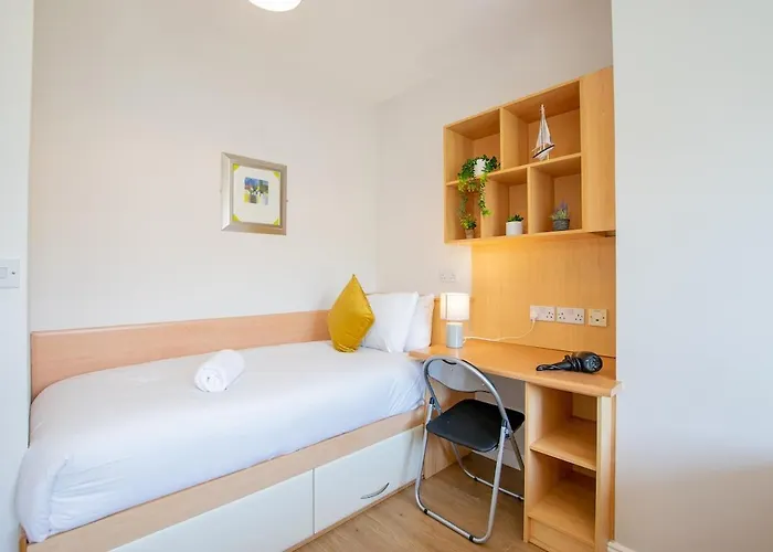 Modern 4 Bedroom In *