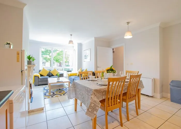 公寓 Modern 4 Bedroom In *